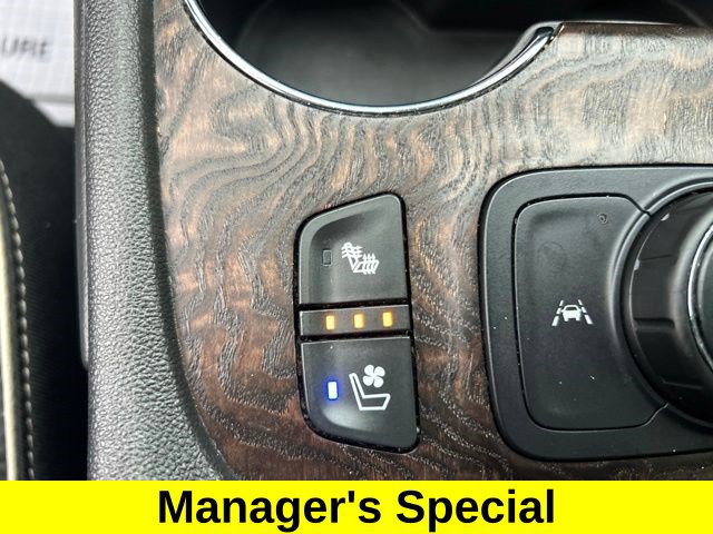 Used 2020 GMC Acadia Denali w/ Technology Package FWD image 36