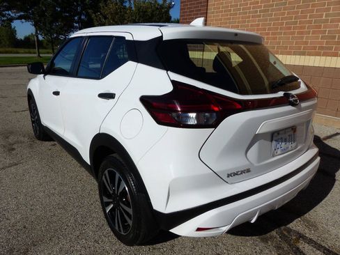 Used 2023 Nissan Kicks S FWD image 7