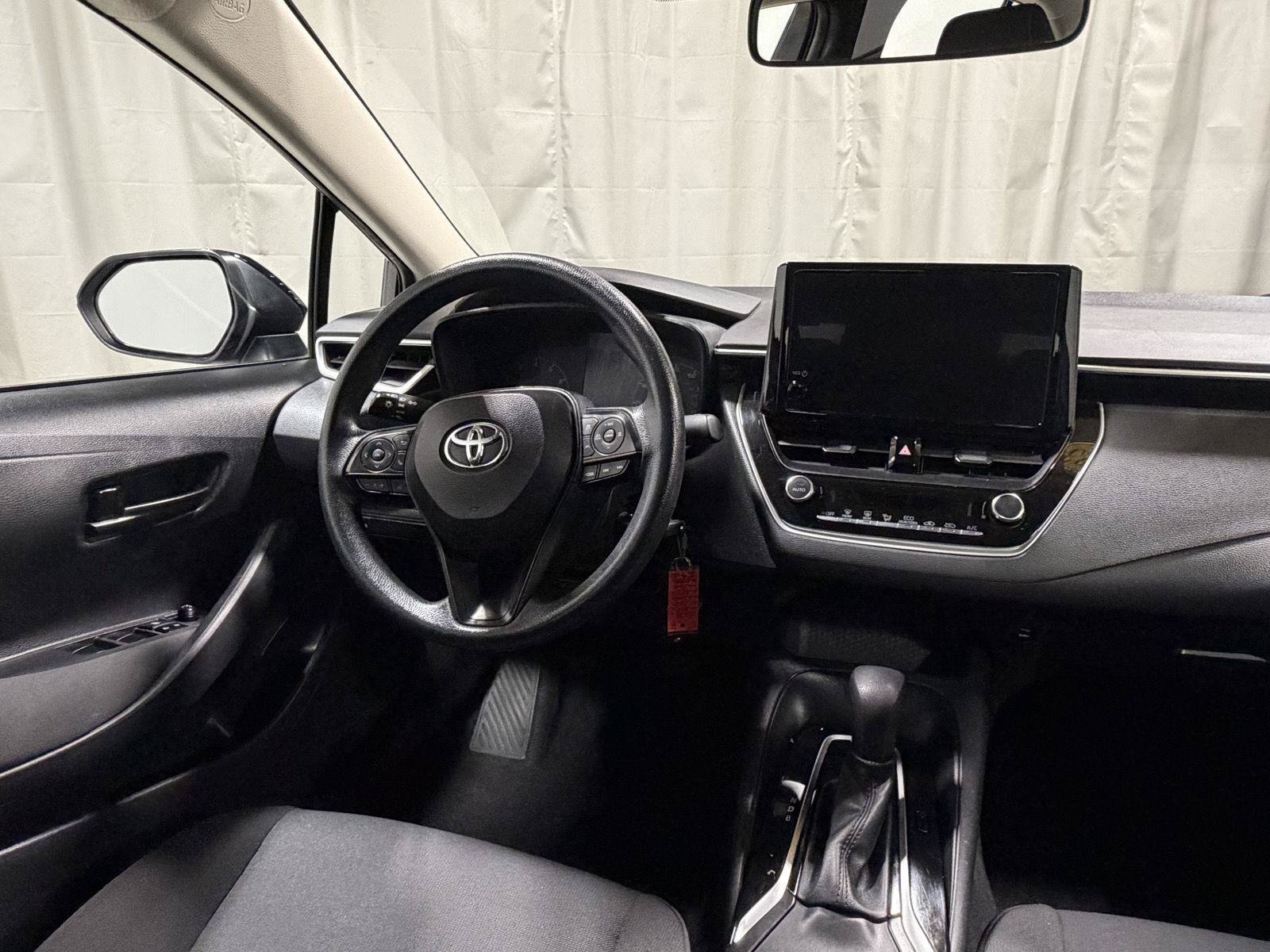 Used 2023 Toyota Corolla LE FWD image 3