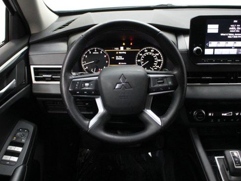 Used 2022 Mitsubishi Outlander SE image 25