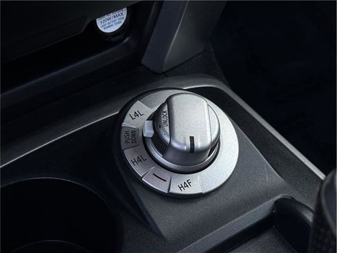 Used 2010 Toyota 4Runner Limited image 17