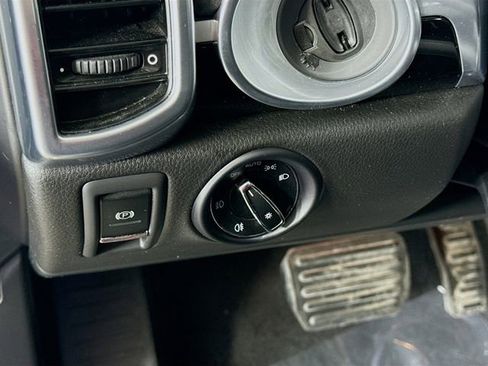 Used 2017 Porsche Cayenne Platinum Edition image 10