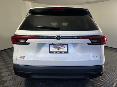 New 2024 Toyota Grand Highlander XLE image 6
