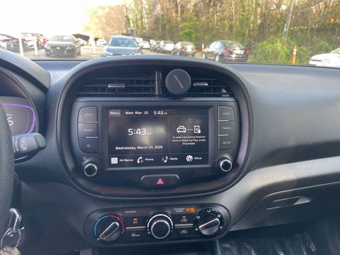 Used 2025 Kia Soul LX w/ LX Technology Package image 17
