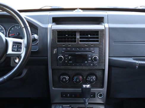 Used 2011 Jeep Liberty Limited AWD/4WD image 25