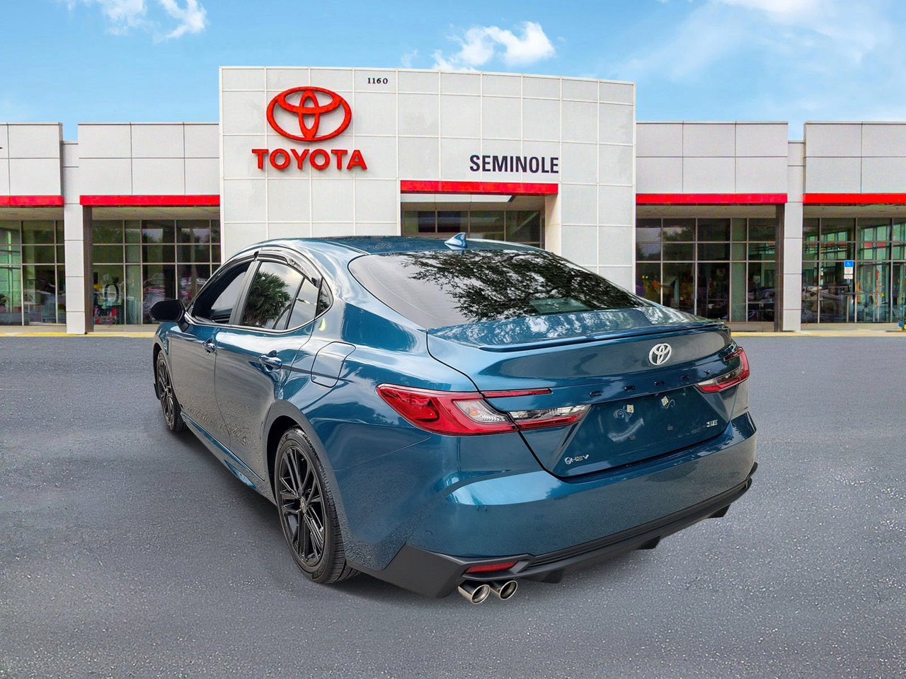 Used 2025 Toyota Camry SE FWD image 4