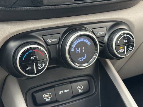 Certified 2024 Hyundai Venue SEL image 21