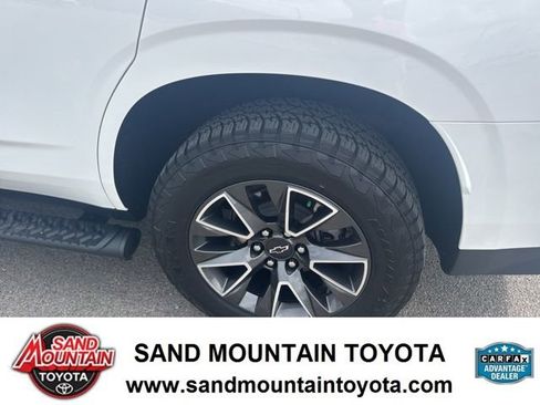 Used 2022 Chevrolet Tahoe Z71 w/ Luxury Package image 12