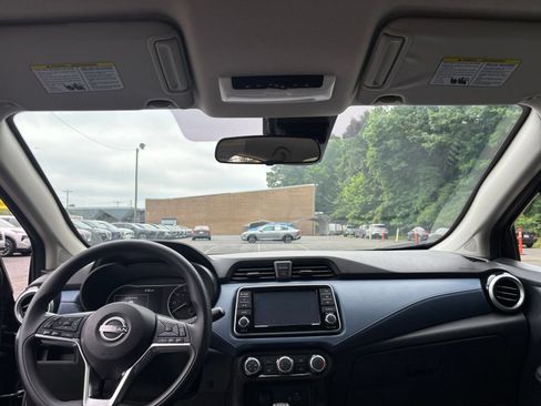 Used 2025 Nissan Versa SV FWD image 31