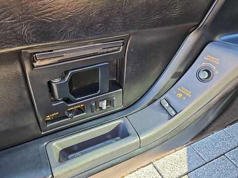 Used 1991 Chevrolet Corvette image 16