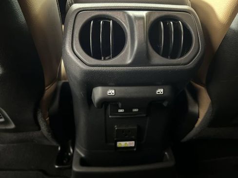 Used 2022 Jeep Wrangler Unlimited Rubicon 4xe AWD/4WD image 21