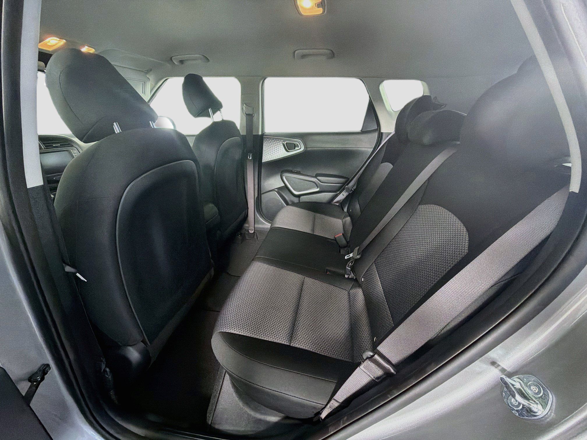 Used 2025 Kia Soul LX w/ LX Technology Package FWD image 26