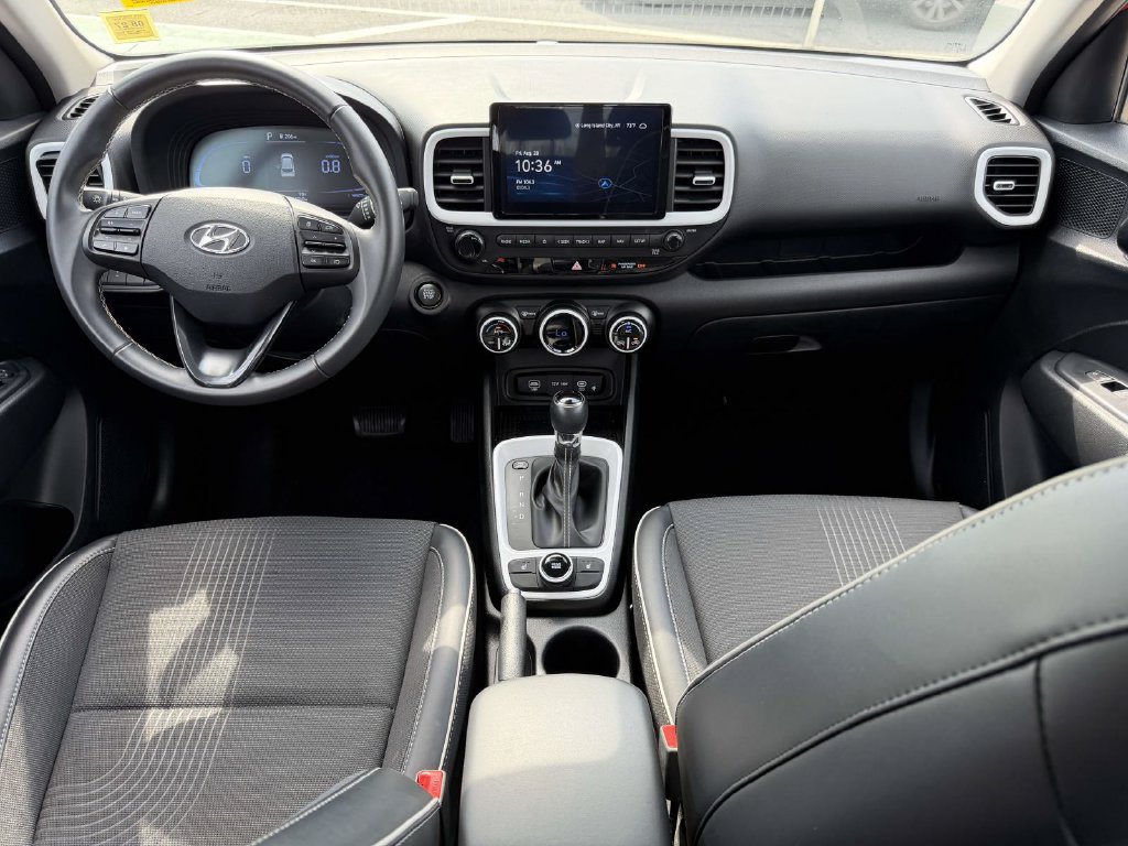 Certified 2023 Hyundai Venue Limited w/ Cargo Package FWD image 14