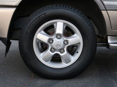 Used 2003 Toyota Land Cruiser image 9