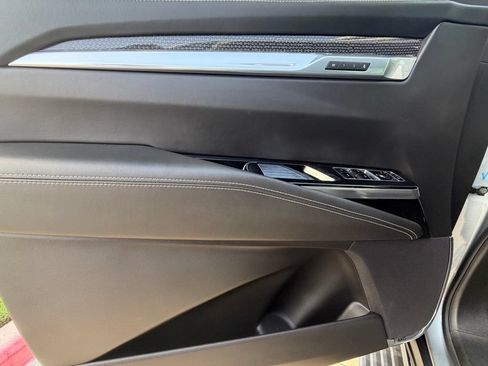Used 2025 Cadillac Escalade ESV V AWD/4WD image 14