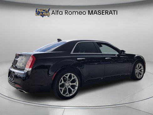 Used 2020 Chrysler 300 C image 7