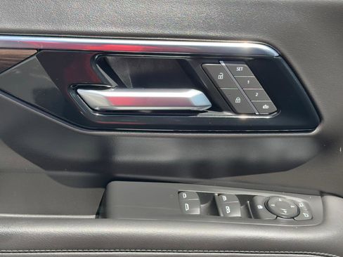 Used 2025 Chevrolet Tahoe LT AWD/4WD image 16