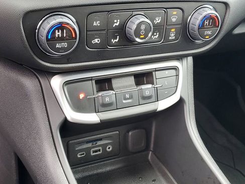 Used 2024 GMC Terrain SLT w/ LPO, Floor Liner Package image 18