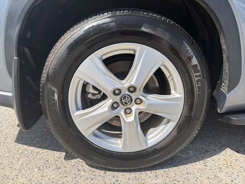 Used 2022 Toyota Highlander LE image 18