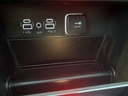 Used 2023 Jeep Grand Cherokee Laredo image 32