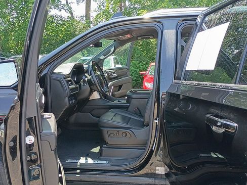Used 2022 Chevrolet Suburban LT AWD/4WD image 10