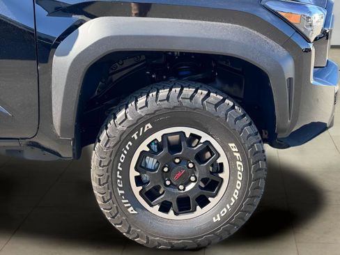 Used 2025 Toyota Tacoma TRD Off-Road AWD/4WD image 41