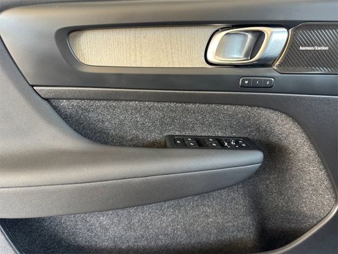 Certified 2023 Volvo XC40 B5 Ultimate image 10