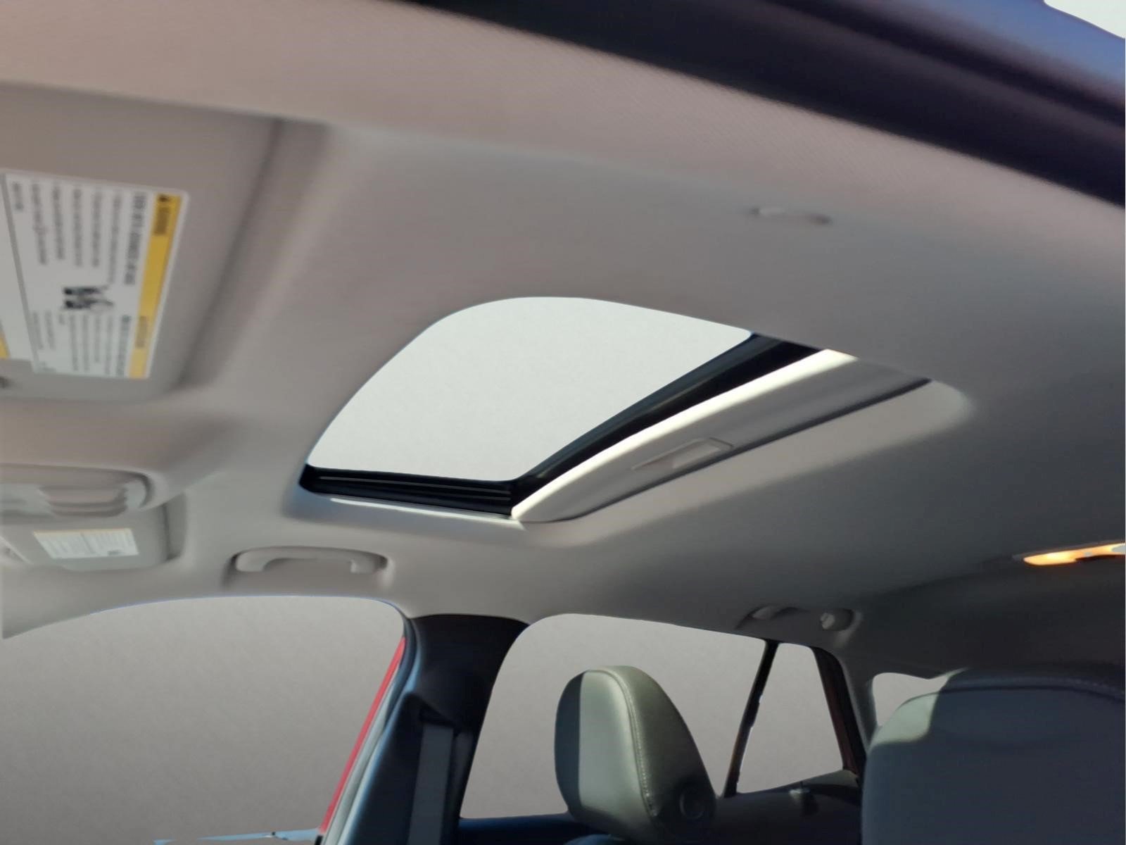 Used 2025 Chevrolet Trax LT w/ Sunroof Package FWD image 8