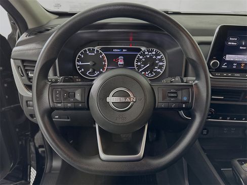 Used 2024 Nissan Rogue SV image 18