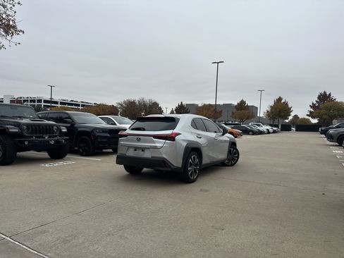 Used 2019 Lexus UX 250h image 2