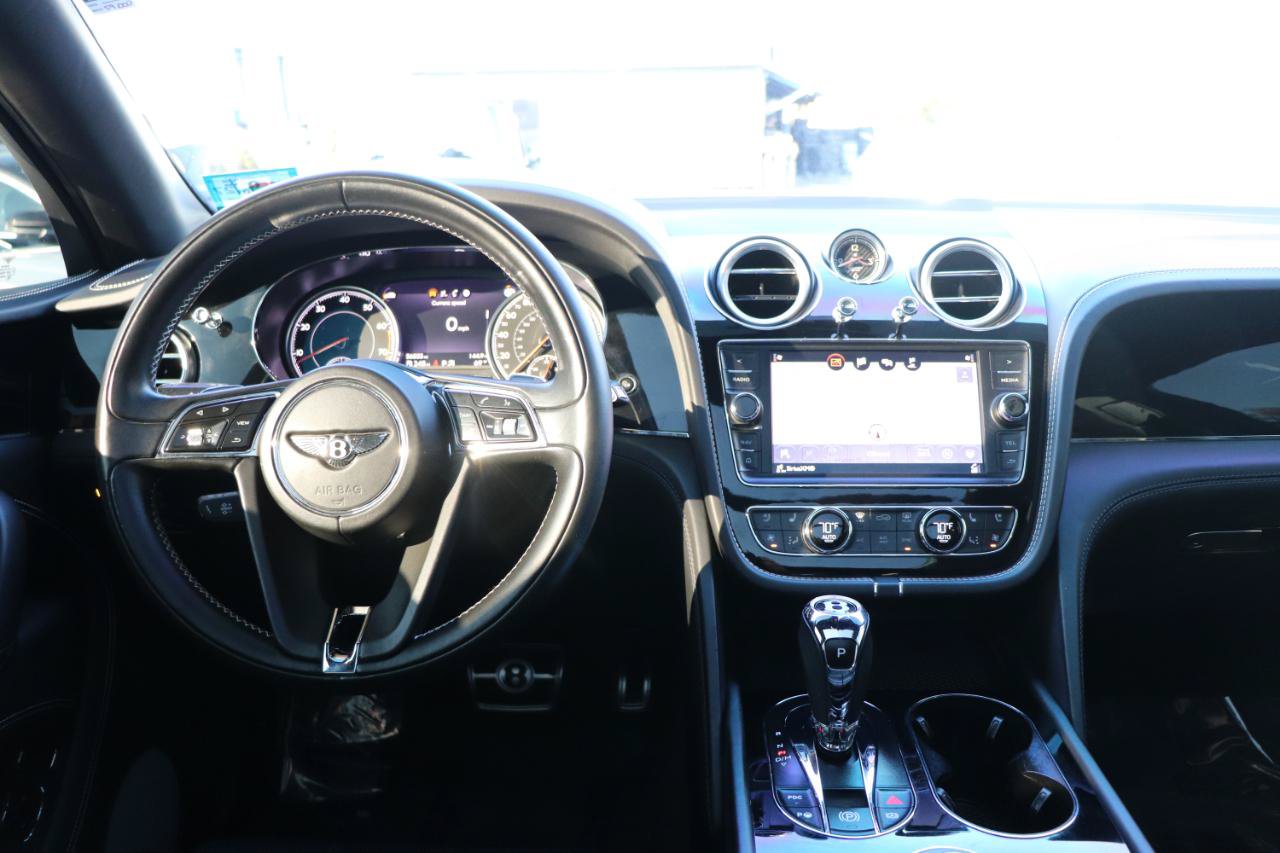 Used 2018 Bentley Bentayga AWD/4WD image 17