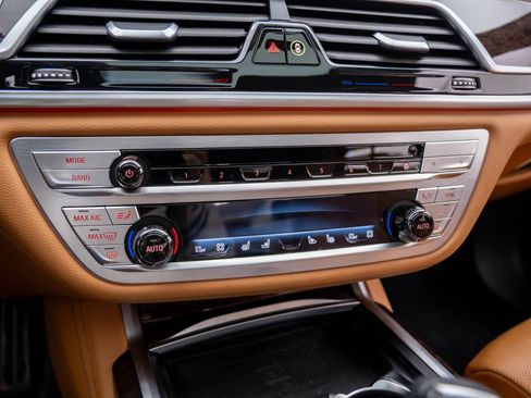 Certified 2022 BMW 750i xDrive w/ Executive Package image 22