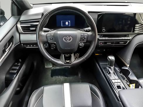 Used 2025 Toyota Camry SE FWD image 12