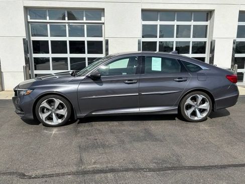 Used 2018 Honda Accord Touring image 3