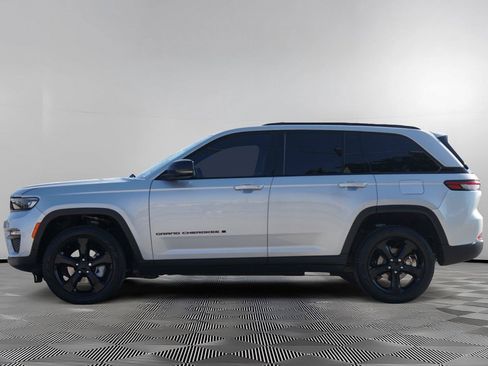 Used 2024 Jeep Grand Cherokee Limited w/ Black Appearance Package AWD/4WD image 7