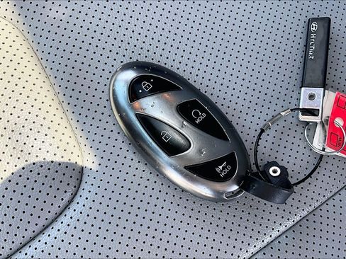 Used 2025 Hyundai Elantra Limited FWD image 14