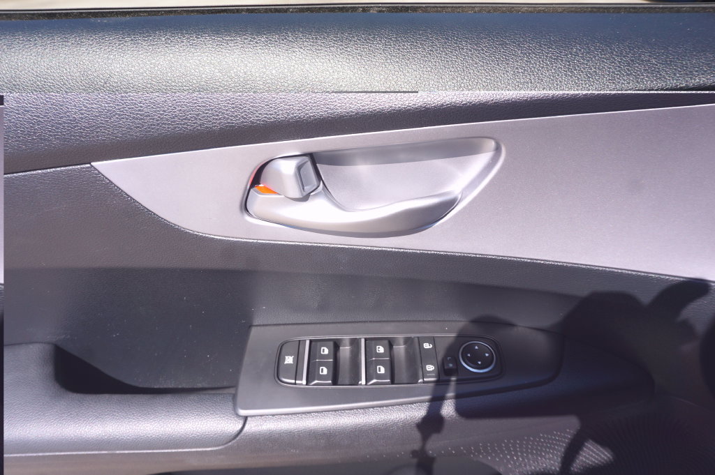 Used 2023 Kia Forte LXS w/ LXS Technology Package FWD image 4