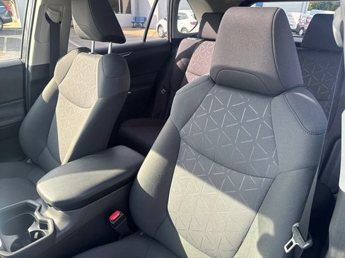 Used 2020 Toyota RAV4 XLE w/ Convenience Package AWD/4WD image 17