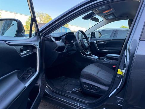 Used 2021 Toyota RAV4 XLE AWD/4WD image 13
