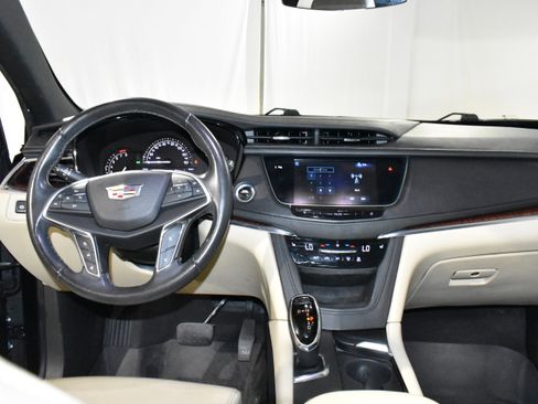 Used 2017 Cadillac XT5 Luxury w/ Driver Awareness Package FWD image 32