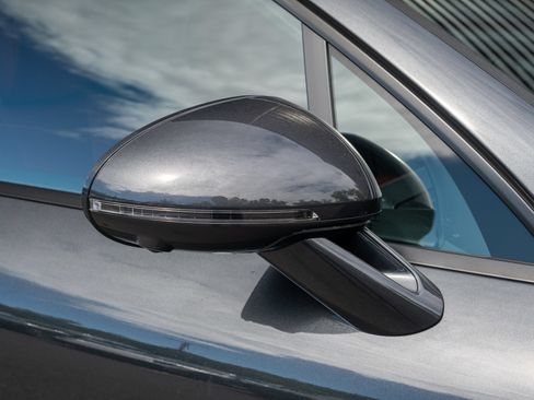 Certified 2023 Porsche Macan AWD/4WD image 17