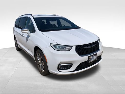 Used 2022 Chrysler Pacifica Pinnacle image 9