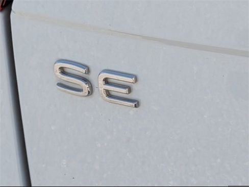 Certified 2024 Volkswagen Tiguan SE image 12