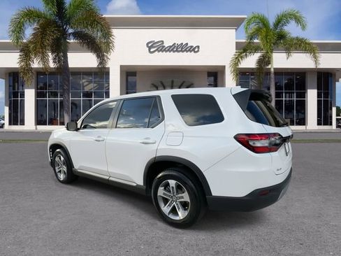 Used 2025 Honda Pilot EX-L image 10