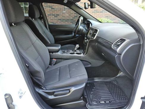 Used 2020 Jeep Grand Cherokee Laredo image 33