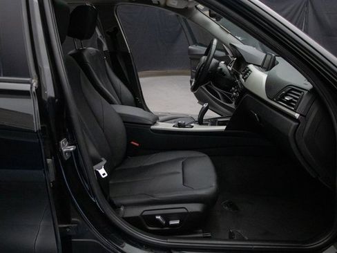 Used 2017 BMW 320i xDrive Sedan image 16