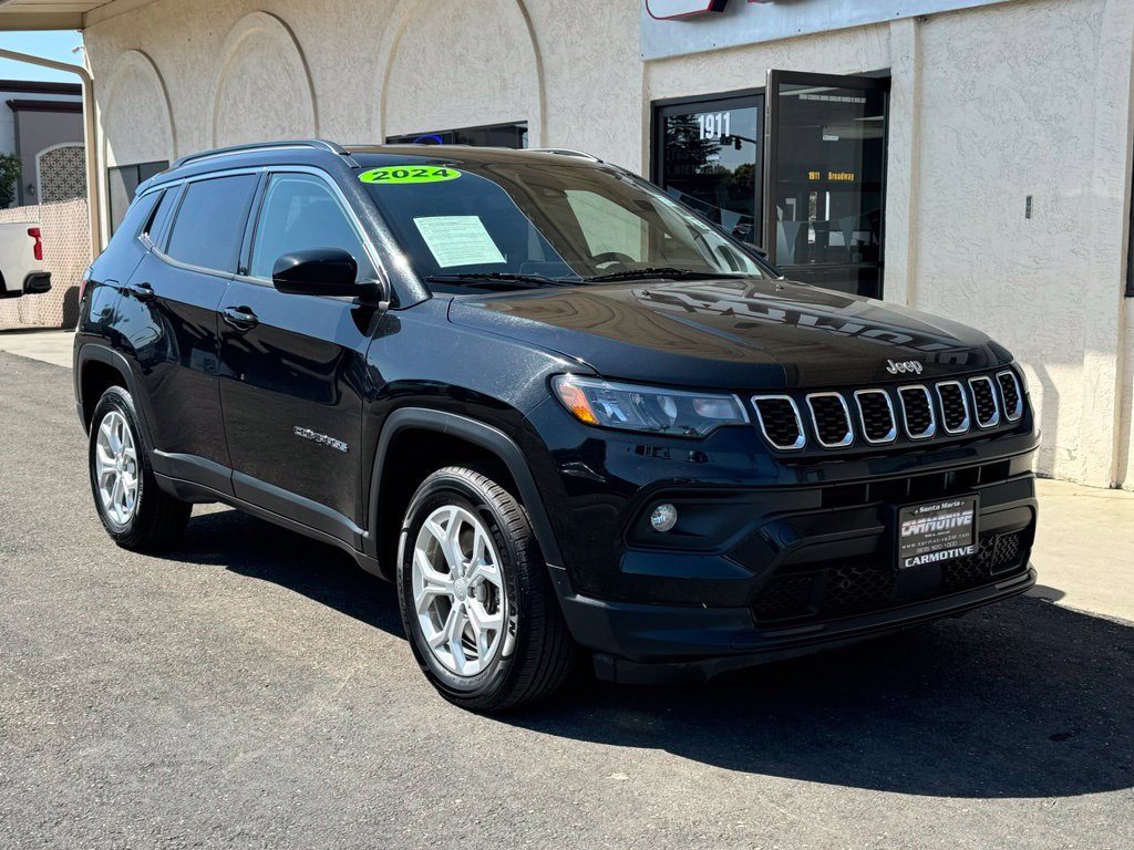 Used 2024 Jeep Compass Latitude AWD/4WD image 1
