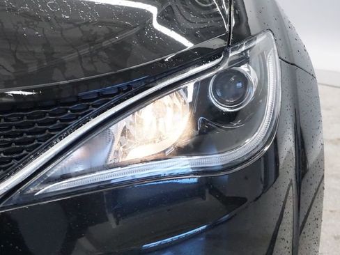 Certified 2018 Chrysler Pacifica Touring Plus image 12