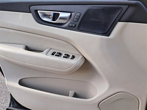 Used 2023 Volvo XC60 B5 Ultimate w/ Climate Package image 17