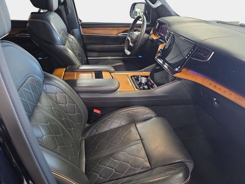 Used 2024 Jeep Grand Wagoneer L Series III image 10
